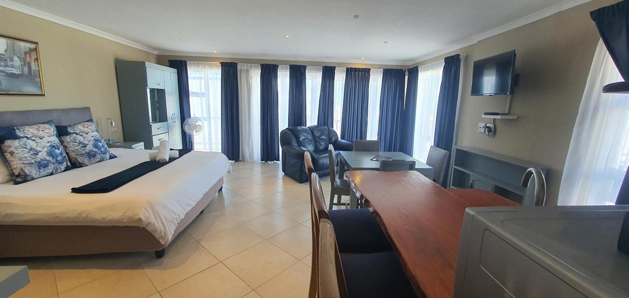 Point Village Hotel And Self Catering Моссел-Бей Экстерьер фото