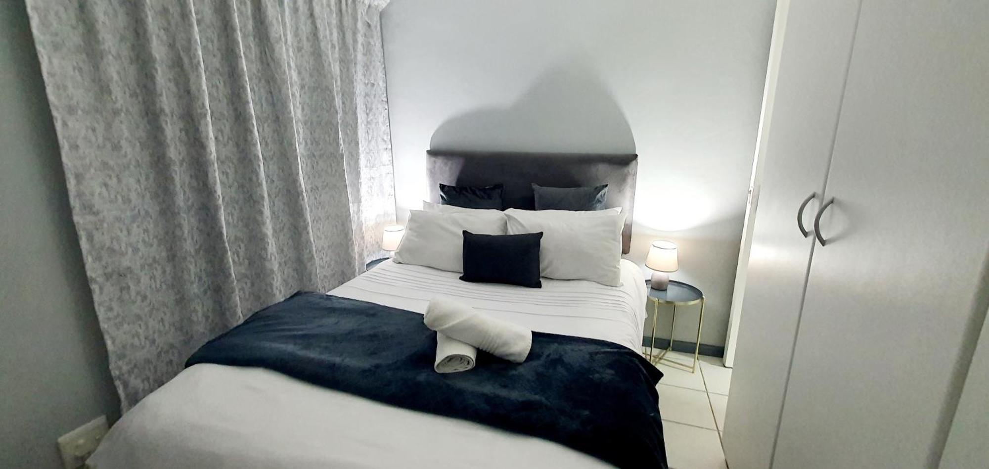 Point Village Hotel And Self Catering Моссел-Бей Экстерьер фото